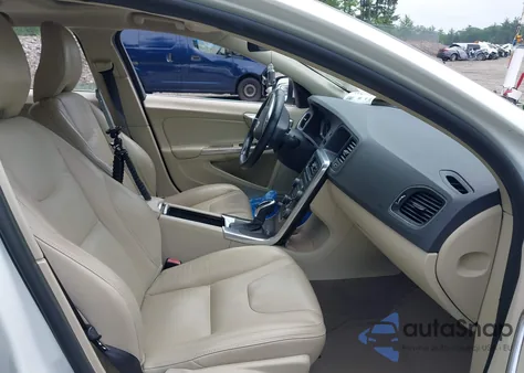 2014 Volvo S60 T5 z USA, uszkodzony, nr VIN YV1612FS6E2273932